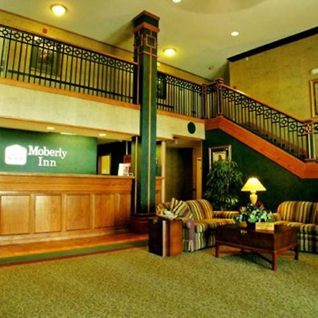 Moberly Inn & Suites エクステリア 写真