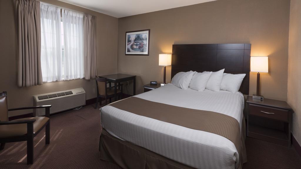 Moberly Inn & Suites エクステリア 写真