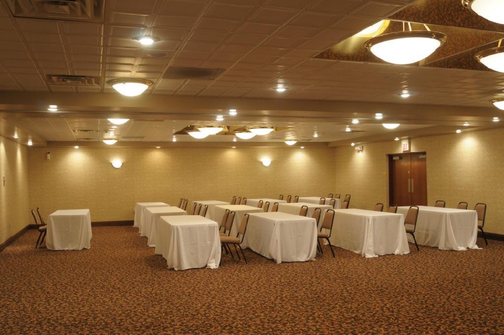 Moberly Inn & Suites エクステリア 写真