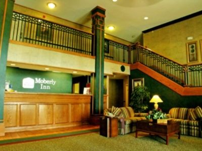 Moberly Inn & Suites エクステリア 写真