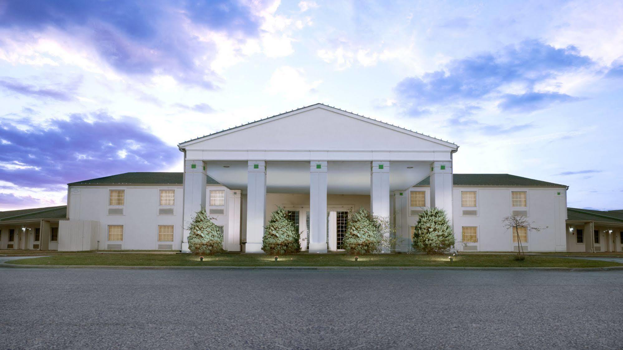 Moberly Inn & Suites エクステリア 写真