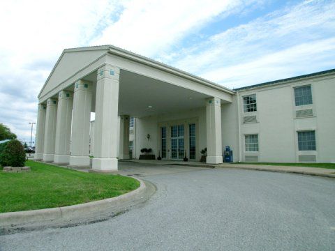 Moberly Inn & Suites エクステリア 写真